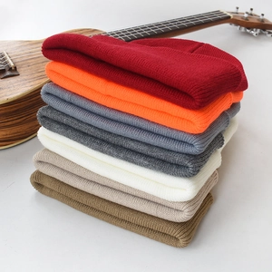 Collection de bonnets en maille côtelée pour hommes et femmes en couleurs d'automne