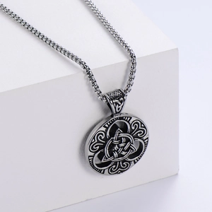 Retro Viking Celtic knot pendant necklace in stainless steel with silver finish