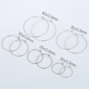 Cinque paia di orecchini a cerchio tondi in acciaio inossidabile argento da 20mm a 40mm