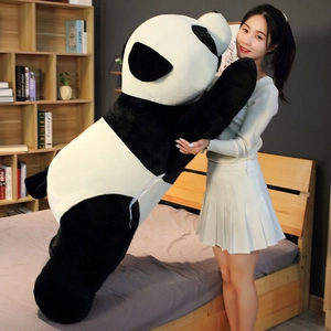 Détail de la grande peluche panda vide avec fermeture éclair latérale pratique