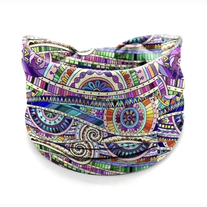 Bandeau mandala bohème avec des motifs géométriques colorés dans un style ethnique