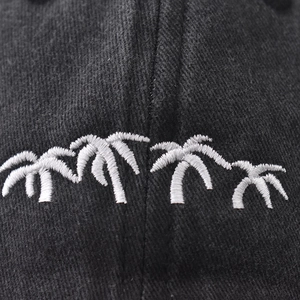 Casquette de baseball noire lavée avec trois palmiers brodés blancs et texture sergé