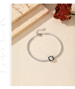 Bracciale tennis in argento S925 con cristallo quadrato e ciondolo a cuore su pietra beige