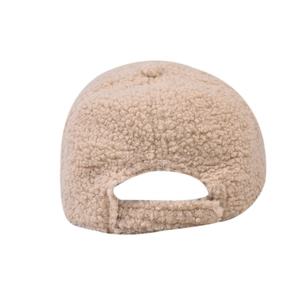 Detailansicht des verstellbaren Riemens der beige Plüsch-Lammwolle-Baseballkappe