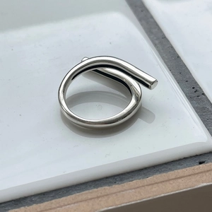 Minimalist 925 sterling silver geometric open ring with sleek streamlined design for women
