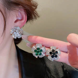 Boucles d'oreilles fleur en zircon brillant, coloris argent, vert émeraude et noir