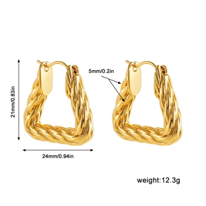 Detailed size chart for 18K gold triangle twisted hoop earrings with weight and dimensions