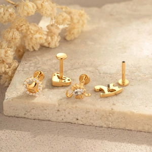 G23 Titan Herz und Skorpion Labret Stecker mit Gold-Finish und klaren Zirkonsteinen