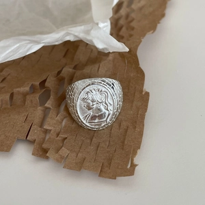 Vintage 925 sterling silver ring featuring a female portrait relief and textured band