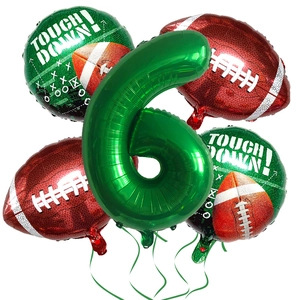 Détail du kit fête football avec chiffre 6 vert et ballons touchdown sport