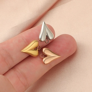 Polished stainless steel heart-shaped DIY pendants in silver, gold, and rose gold colors