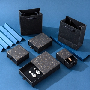 Set de cajas de regalo para joyas en mármol negro y dorado con bolsa de papel