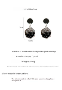 Détail de boucles d'oreilles en cristal avec tiges argent 925 montrant la taille 3x1.7cm