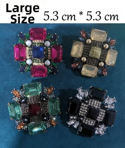 Set of 4 vintage square geometric brooches with rhinestones and pearls, size 5.3x5.3cm