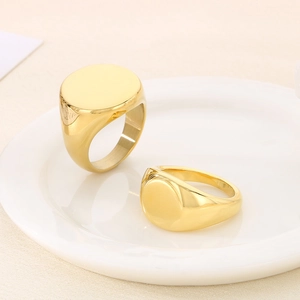 Anelli a sigillo lucidi in acciaio inossidabile placcato oro 18K con parte superiore piatta