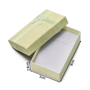 Green jewelry gift box with bow detail showing dimensions 8cm x 5cm x 2.8cm