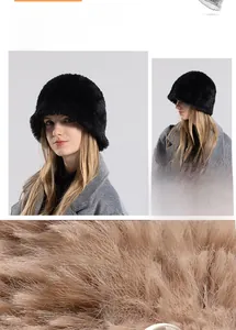 Détail d'un chapeau cloche noir en peluche avec texture douce en fausse fourrure d'hiver