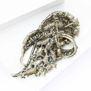 Detail view of the vintage alloy brooch back showing the pin fastener and镂空 base