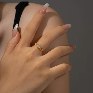 Elegant gold S925 sterling silver interlocking ring with pavé diamonds on a model