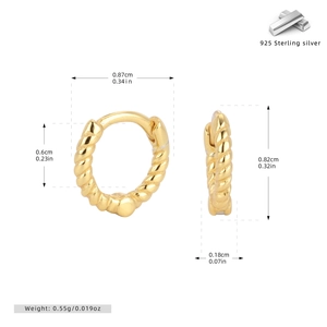 Detailed view of S925 sterling silver twisted hoop earrings with size specifications