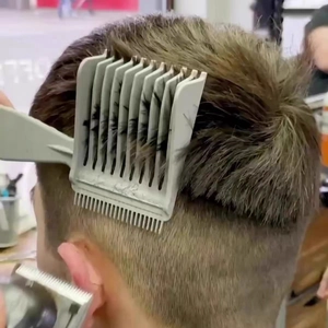 Peigne de fondu gris pour tondeuse à cheveux pour une coupe de précision professionnelle
