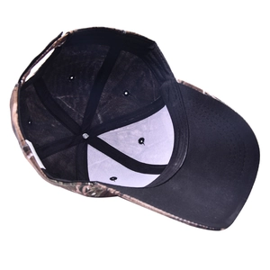 Vista interna del cappellino mimetico con fodera interna e fascia tergisudore