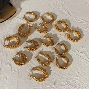 Set of chunky twisted croissant hoop earrings in 18k gold plated stainless steel
