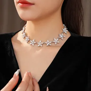 Collana choker di lusso con stelle scintillanti e strass argentati per donna