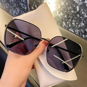 Oversized polarized sunglasses with purple gradient lenses and a white leather case