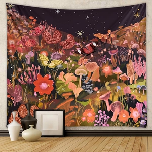 Détail d'une tapisserie de champignons bohème avec motif forêt psychédélique dans un décor