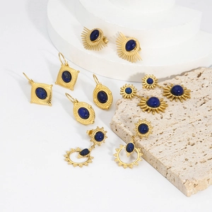 Ensemble de boucles d'oreilles vintage en lapis-lazuli sur support en pierre