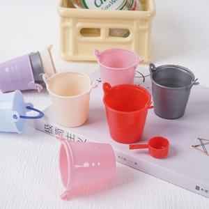 Juego de cubos de plástico de colores en miniatura para micropaisajes de casas de muñecas
