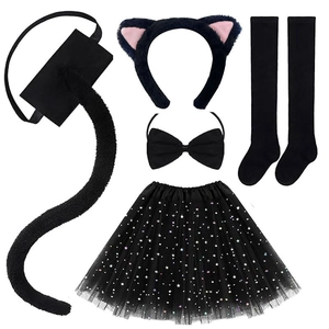 Dettaglio set con cerchietto orecchie da gatto nere, papillon e gonna in tulle con paillette