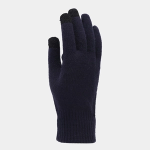Détail de gants en tricot bleu foncé avec bouts de doigts tactiles noirs et poignets