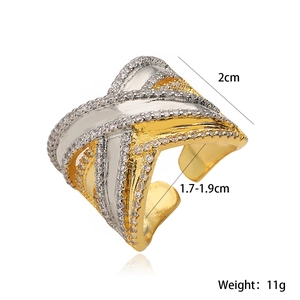 Detail view of 18K gold and silver ring width 2cm with zircon pavé and adjustable size