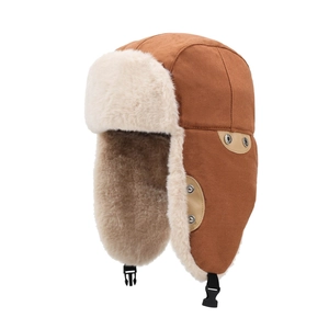 Winter-Fliegermütze in Braun mit dickem cremefarbenem Kunstfell und verstellbarem Riemen