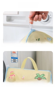 Detail of the 3cm wide handle and lanyard on this cartoon pattern laundry mesh bag