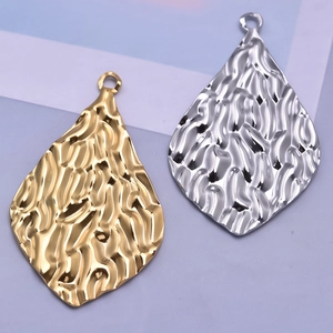 Vintage oval crinkled pendant necklaces in gold and silver 304 stainless steel