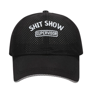 Atmungsaktive schwarze Mesh-Baseballkappe mit weißem Shit Show Supervisor Stick