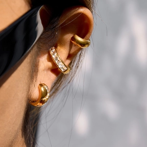 Set di orecchini a clip in acciaio inossidabile placcato oro 18K con strass eleganti