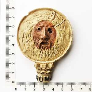 Detailed scale measurement of Rome Mouth of Truth resin magnet at 7.5cm height