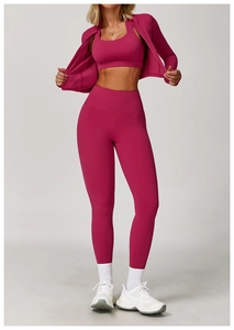 Vue détaillée de l'ensemble de yoga 3 pièces rose foncé avec veste et legging sport