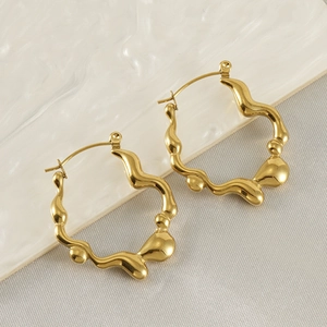 Créoles Irrégulières Acier Inoxydable Plaqué Or 18K Texture Fondue Asymétrique Géométrique Style Vintage Femme