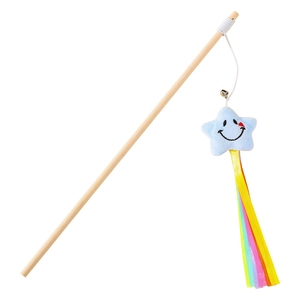 Bacchetta per gatti in legno con stella di peluche blu, campanellino e nastri di seta colorati