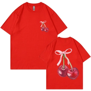 T-shirt rouge en coton avec imprimé cerise et ruban rose, vues de face et de dos