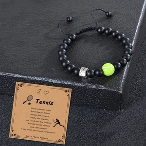 Pulsera de tenis con piedras negras mate y cruz plateada en tarjeta de regalo
