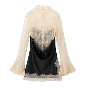 Robe nuisette en satin noir chic avec doublure en dentelle beige à manches longues