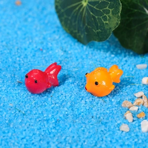 Miniature resin goldfish ornaments in red and orange for aquarium micro landscape decor