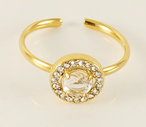 Detail of 18K gold-plated stainless steel ring with center zircon cluster setting