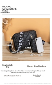 Détail du sac bandoulière en similicuir matelassé avec sangle jacquard et porte-monnaie